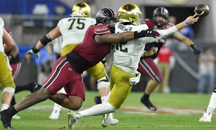 Edge rusher Jordan Burch vs. Notre Dame.